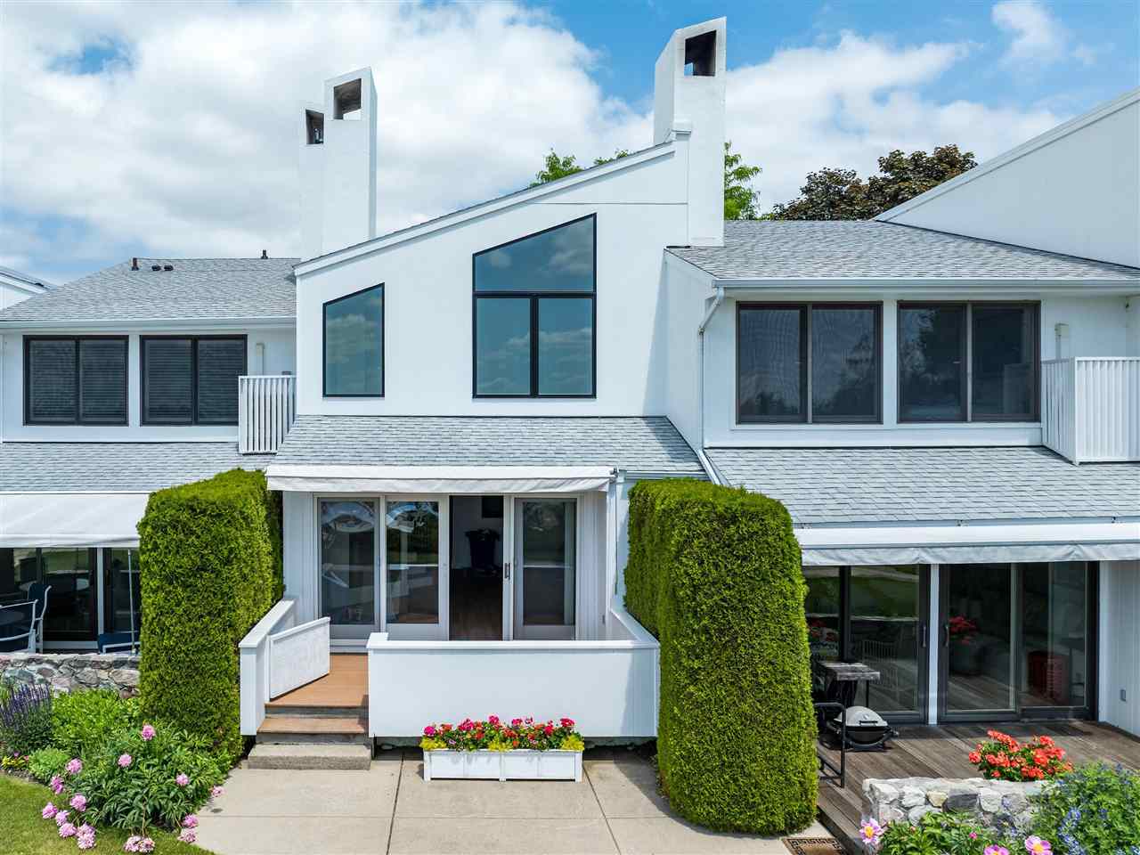 528 E Bay  Harbor Springs MI 49740 photo