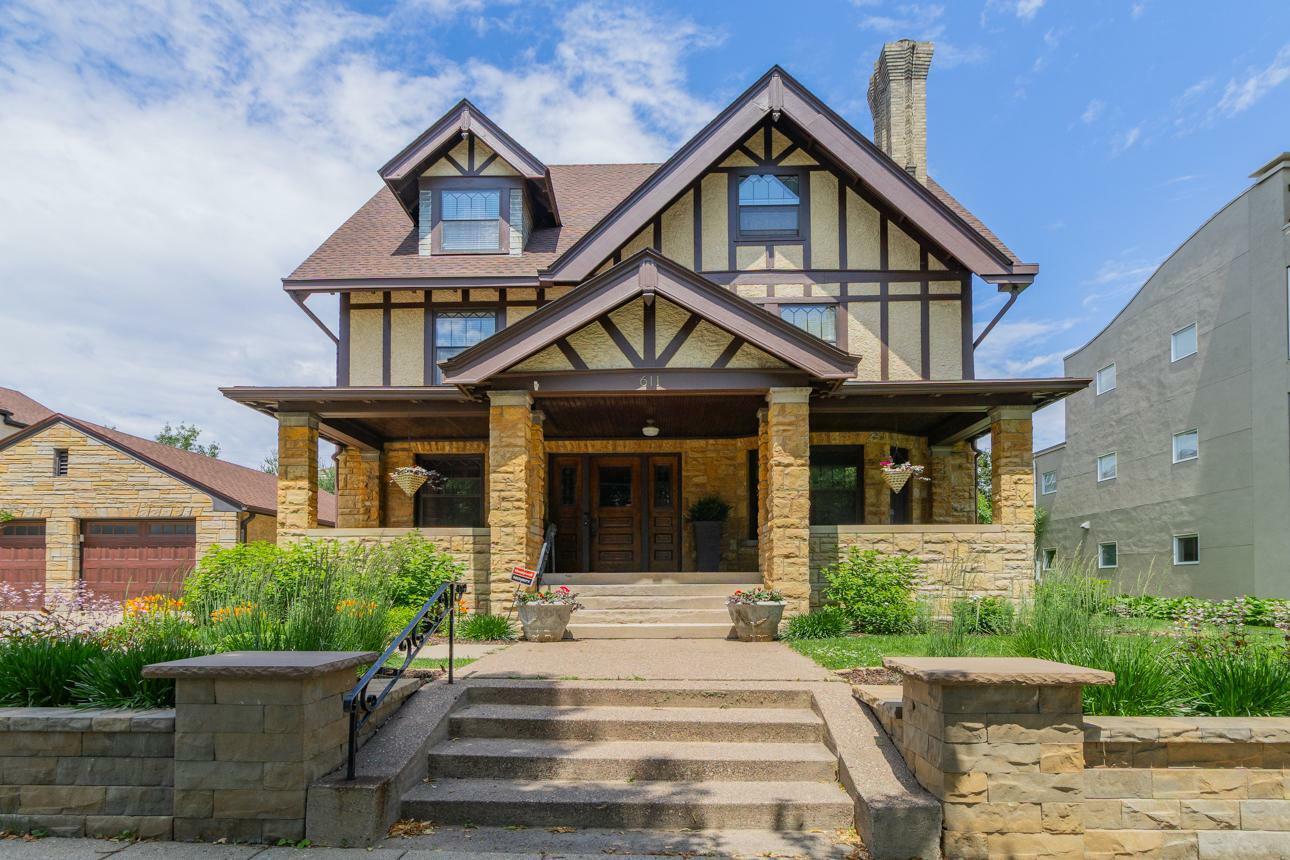 Property Photo: 611 Summit Avenue MN 55102