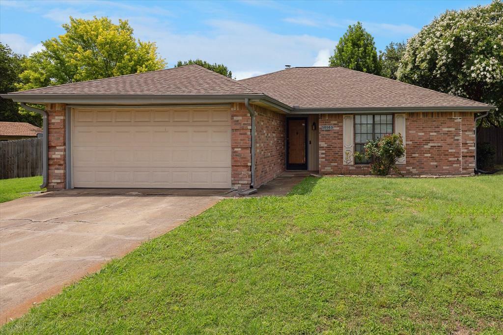 Property Photo: 10165 Peppertree Lane TX 76108