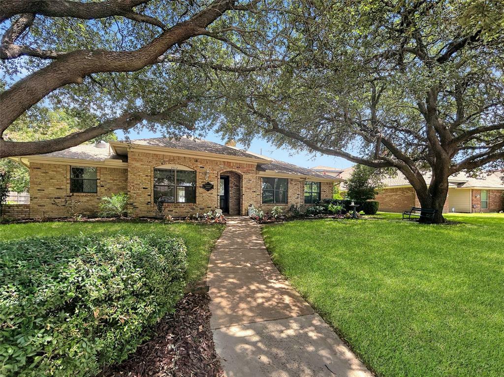Property Photo:  2312 Bush Circle  TX 75007 