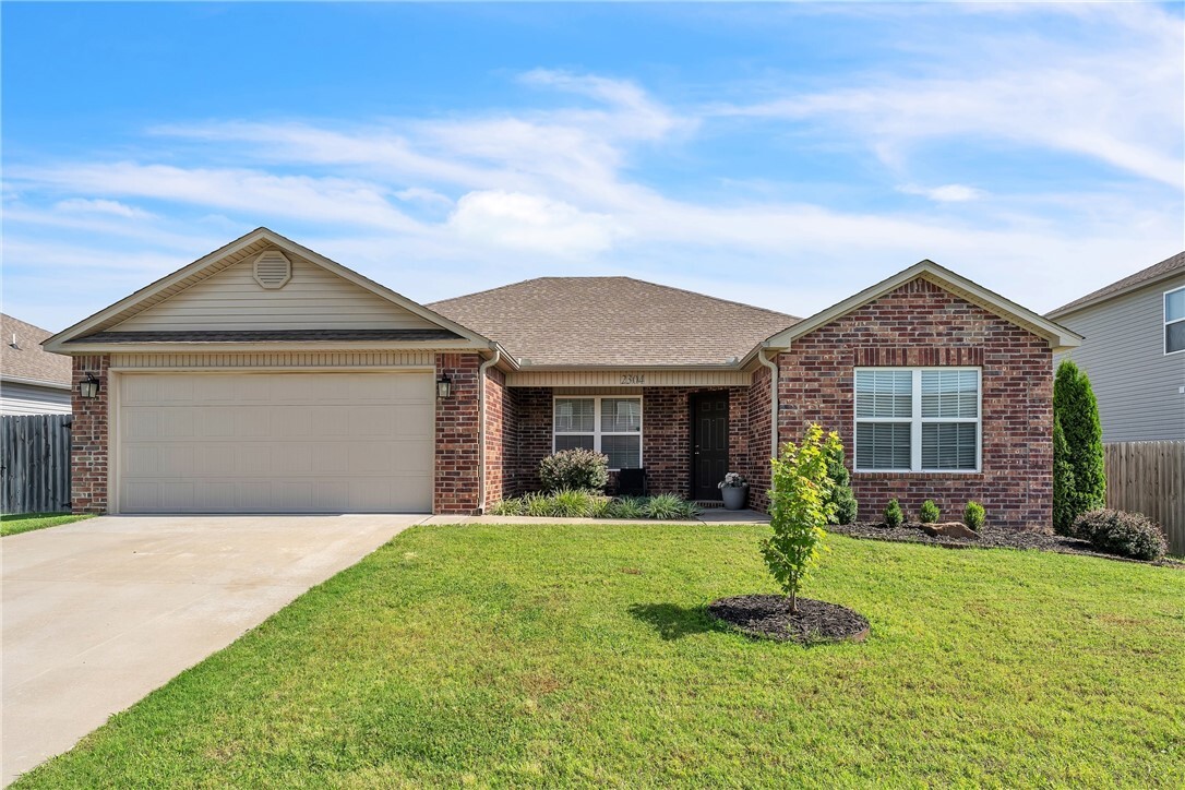 Property Photo: 2304 Maplewood Drive AR 72745