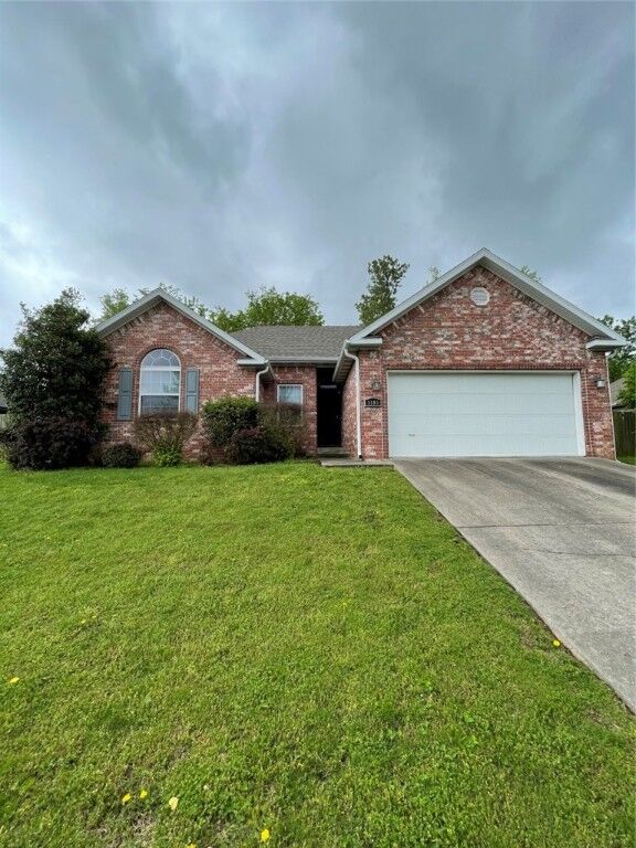 Property Photo: 3593 W Clearwood Drive AR 72704