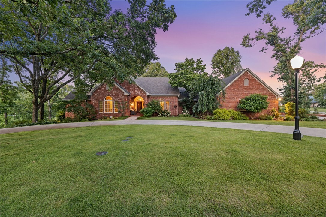 Property Photo: 2 Canterbury Park AR 72712