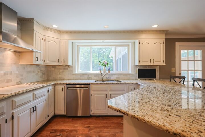 Property Photo:  5 Windsor Rd  MA 01940 