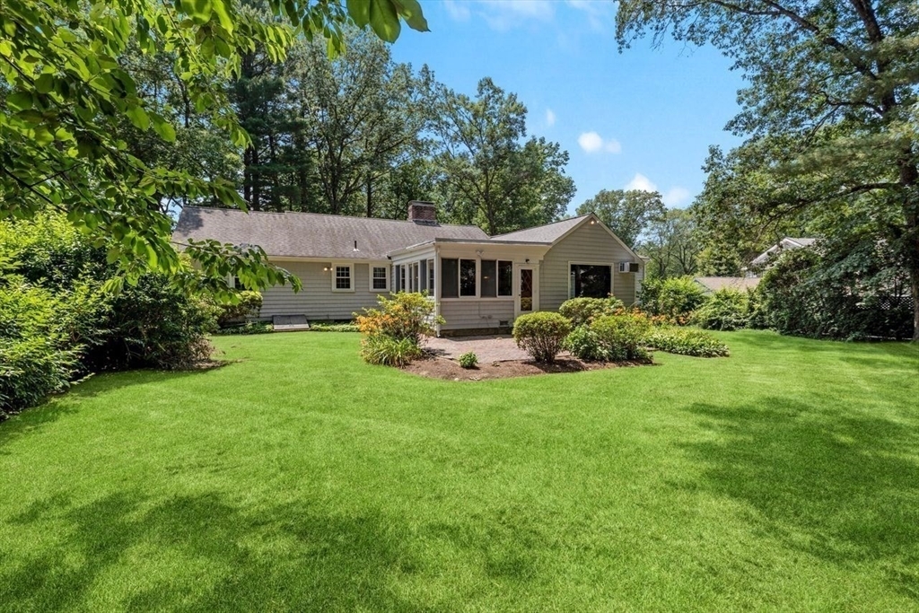 Property Photo: 19 Accord Pond Dr MA 02043