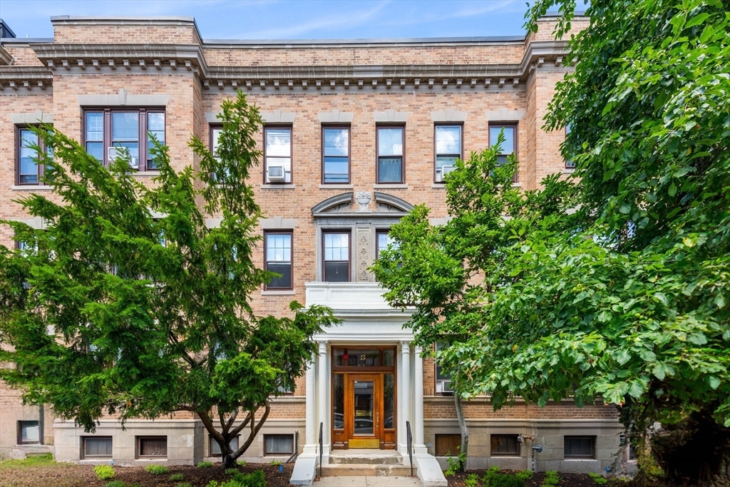 Property Photo:  3 Crawford Street 1  MA 02139 