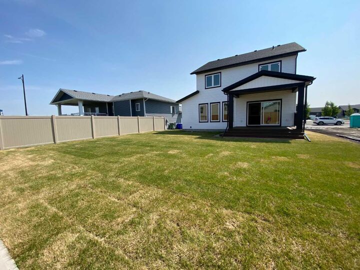 Property Photo: 4 Williams Avenue AB T4H 0H1