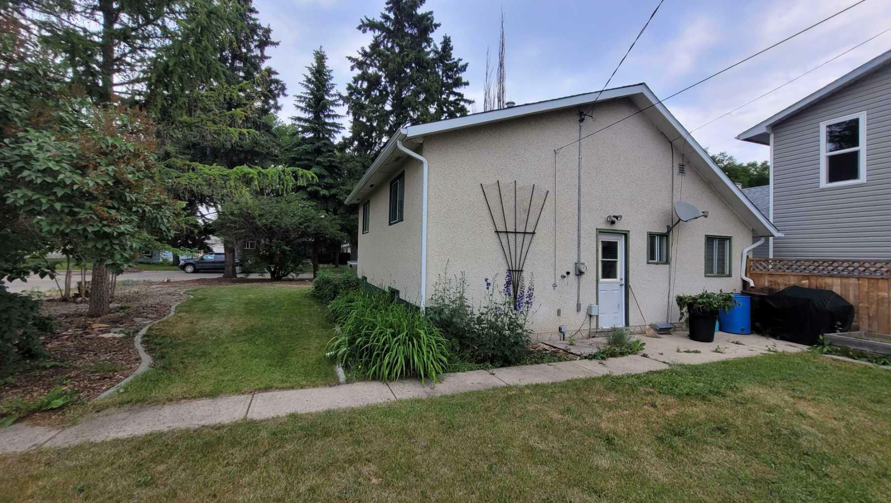 Property Photo: 5489 51 Avenue AB T4L 1K9