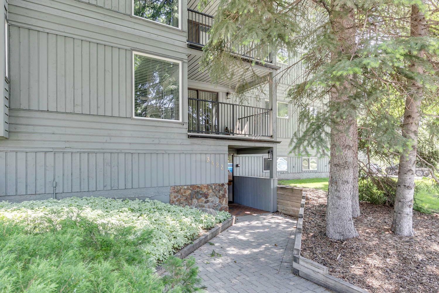 Property Photo: 3422 Parkdale Boulevard NW 14 AB T2N 3T4