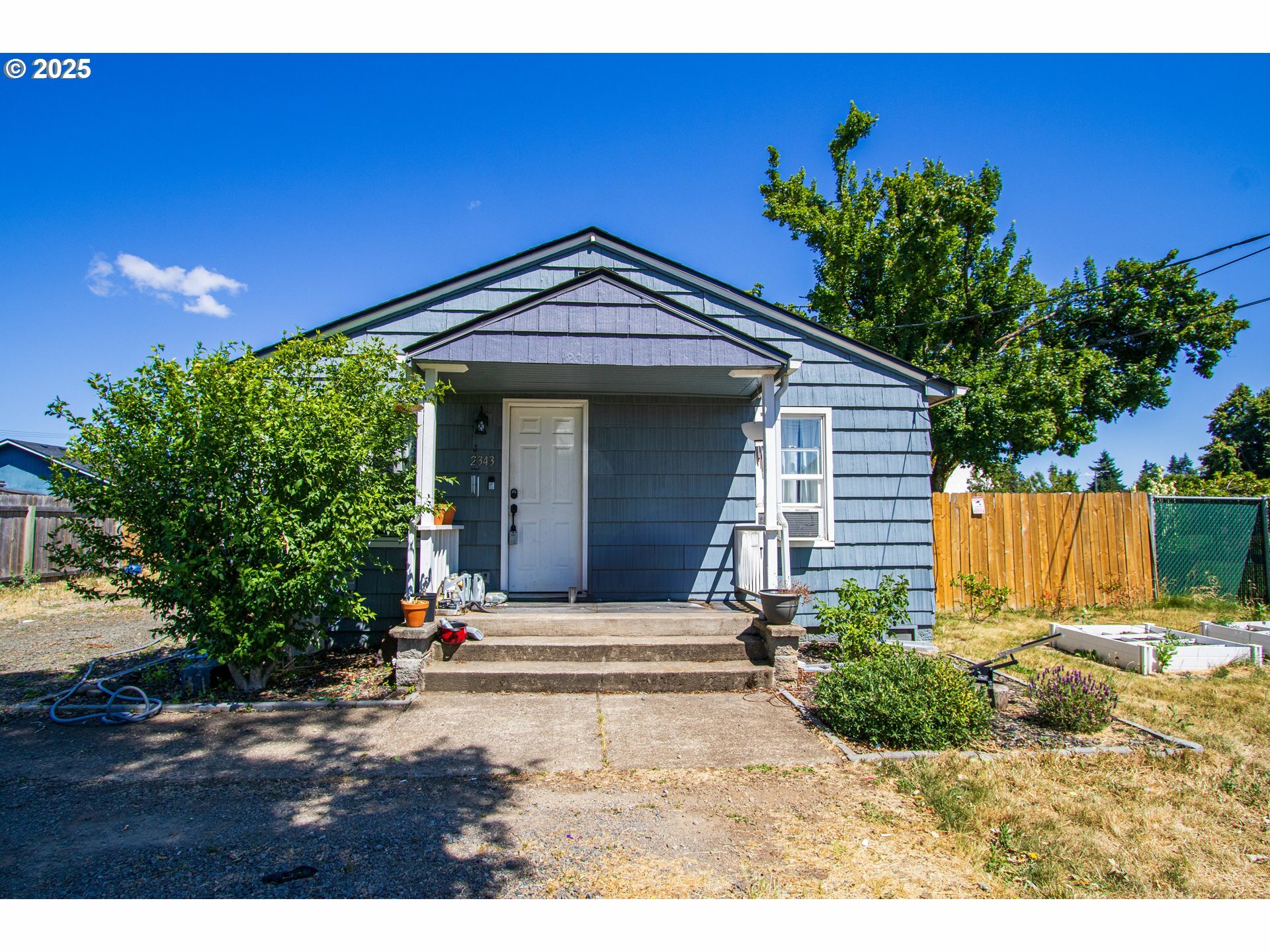 Property Photo: 2343 31st St OR 97477