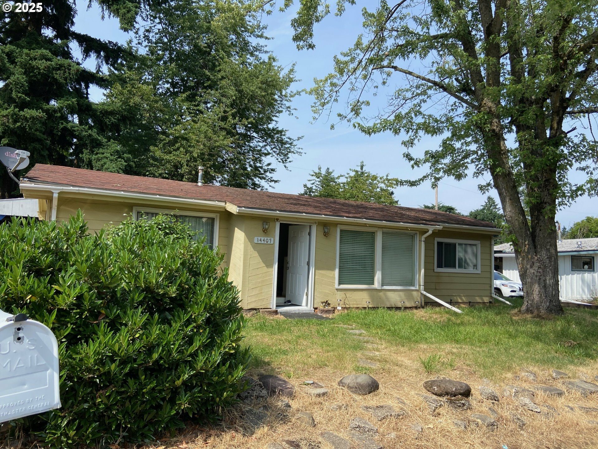 14407 SE Stephens St  Portland OR 97233 photo