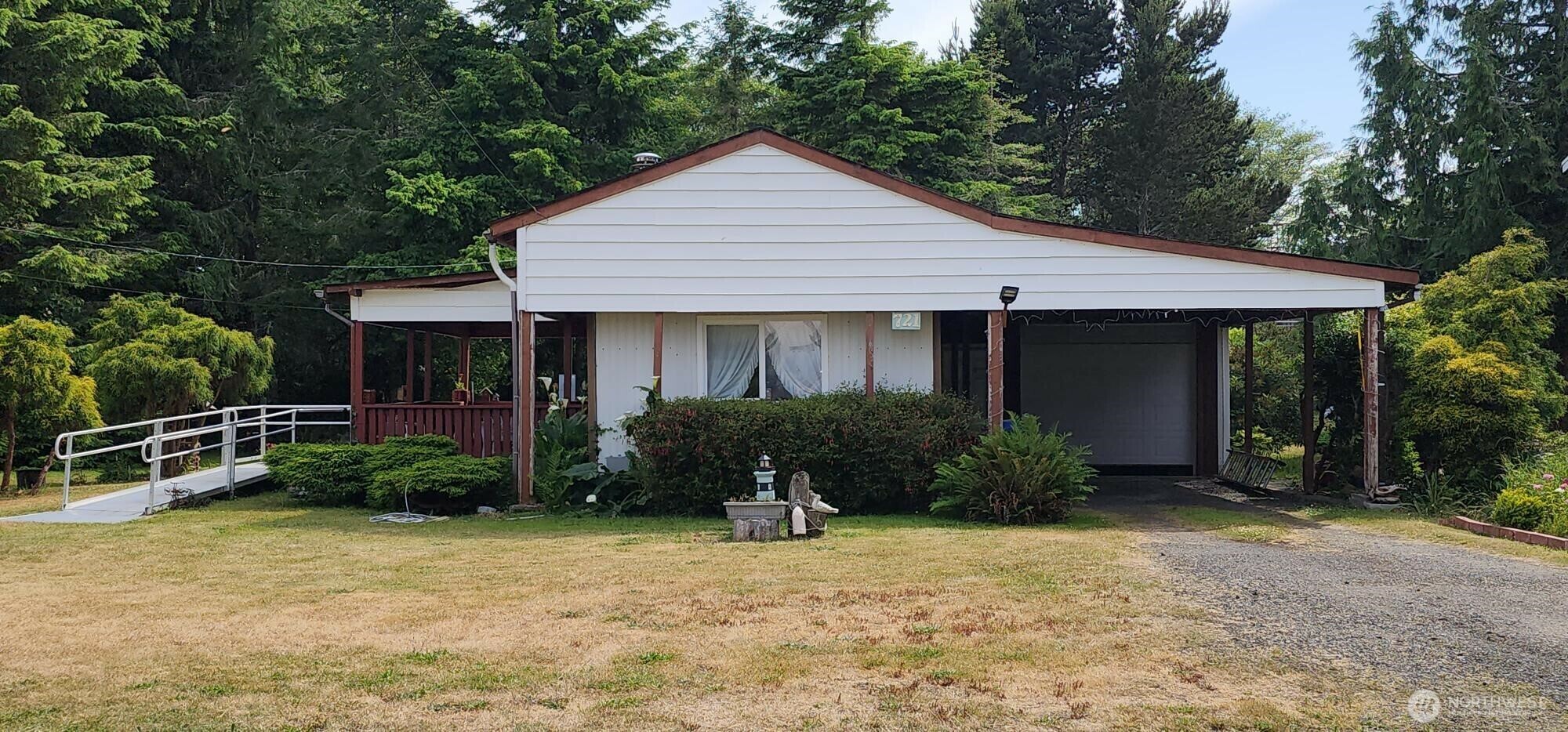 Property Photo: 721 E Elizabeth Avenue WA 98595