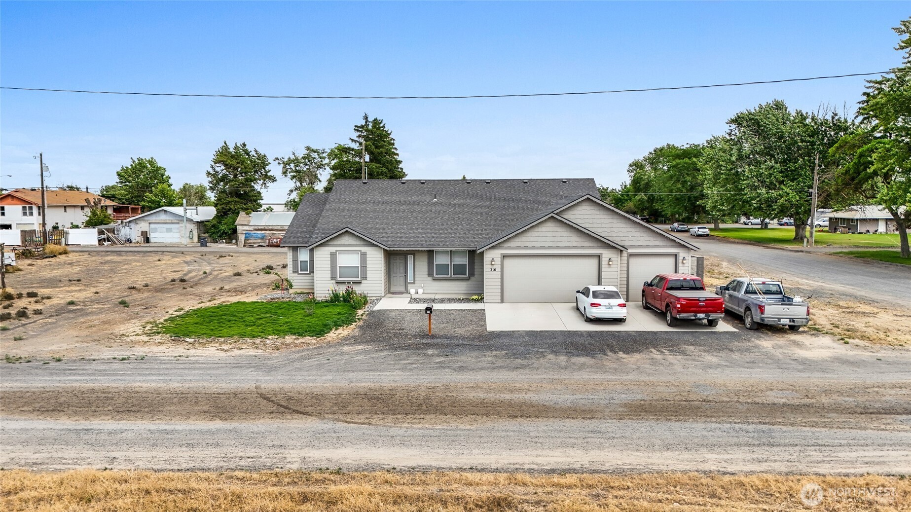 Property Photo: 316 S Walnut Avenue WA 98857