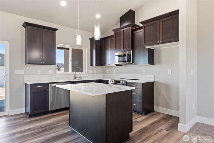 Property Photo:  706  P Street NE  WA 98848 