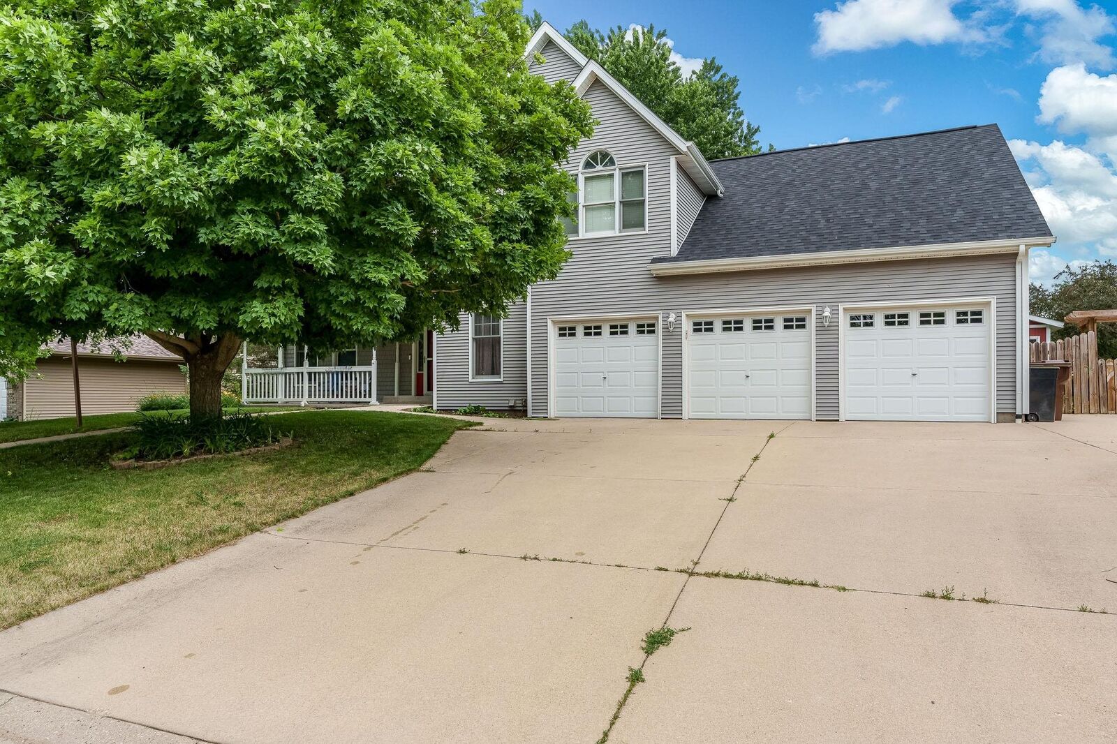 Property Photo:  1430 Michael Drive  IL 61063