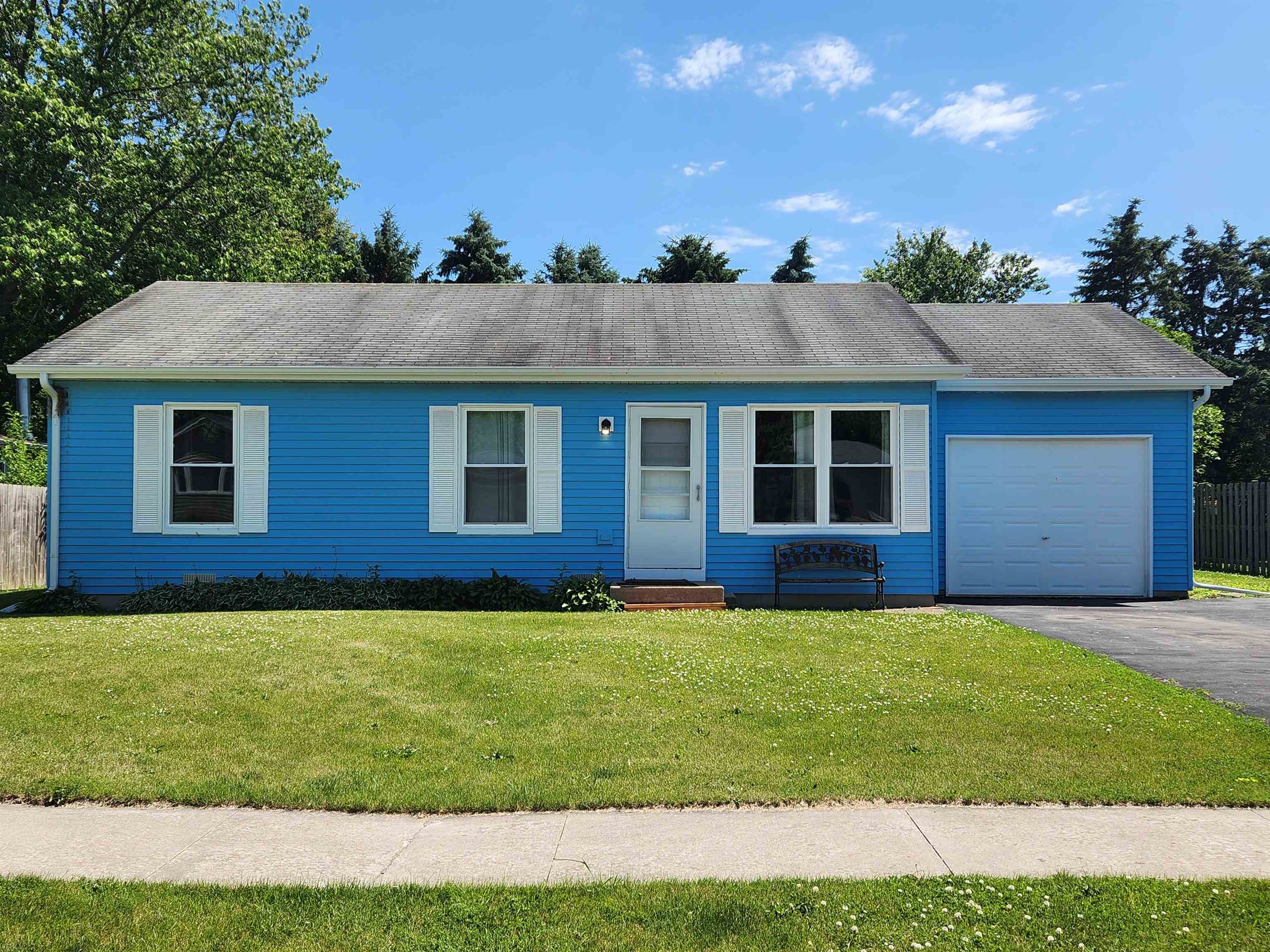 Property Photo: 90 W George Avenue IL 60112