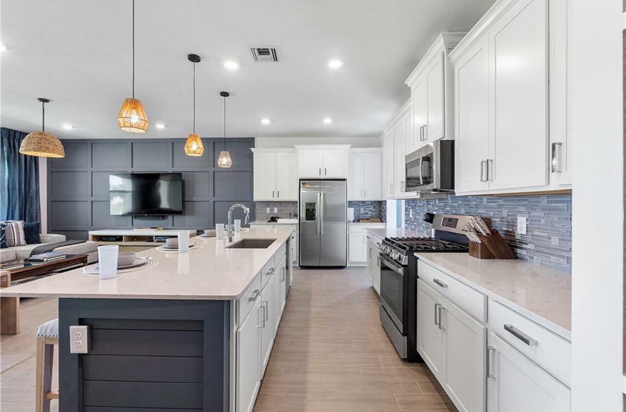 Property Photo: 1318 Arrowhead Point Road FL 33470