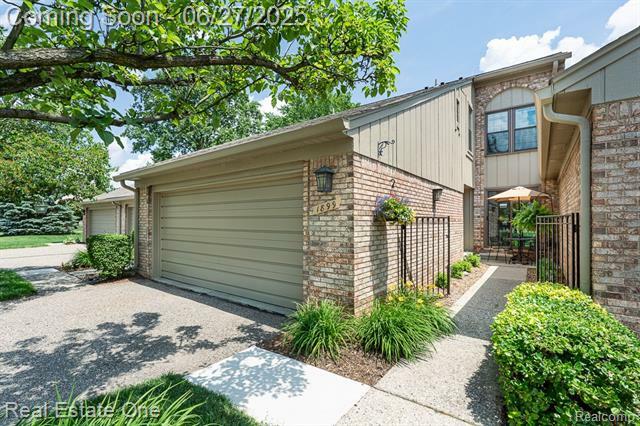 Property Photo: 1899 Burning Bush Court MI 48309