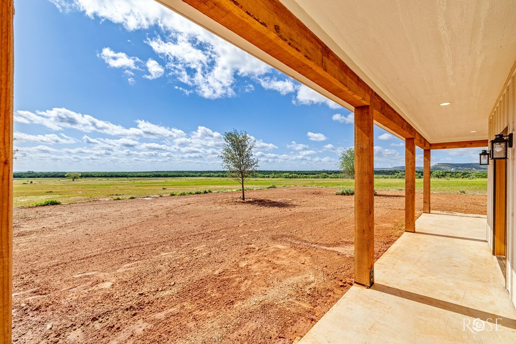 Property Photo: 9401 Collett Rd TX 76945