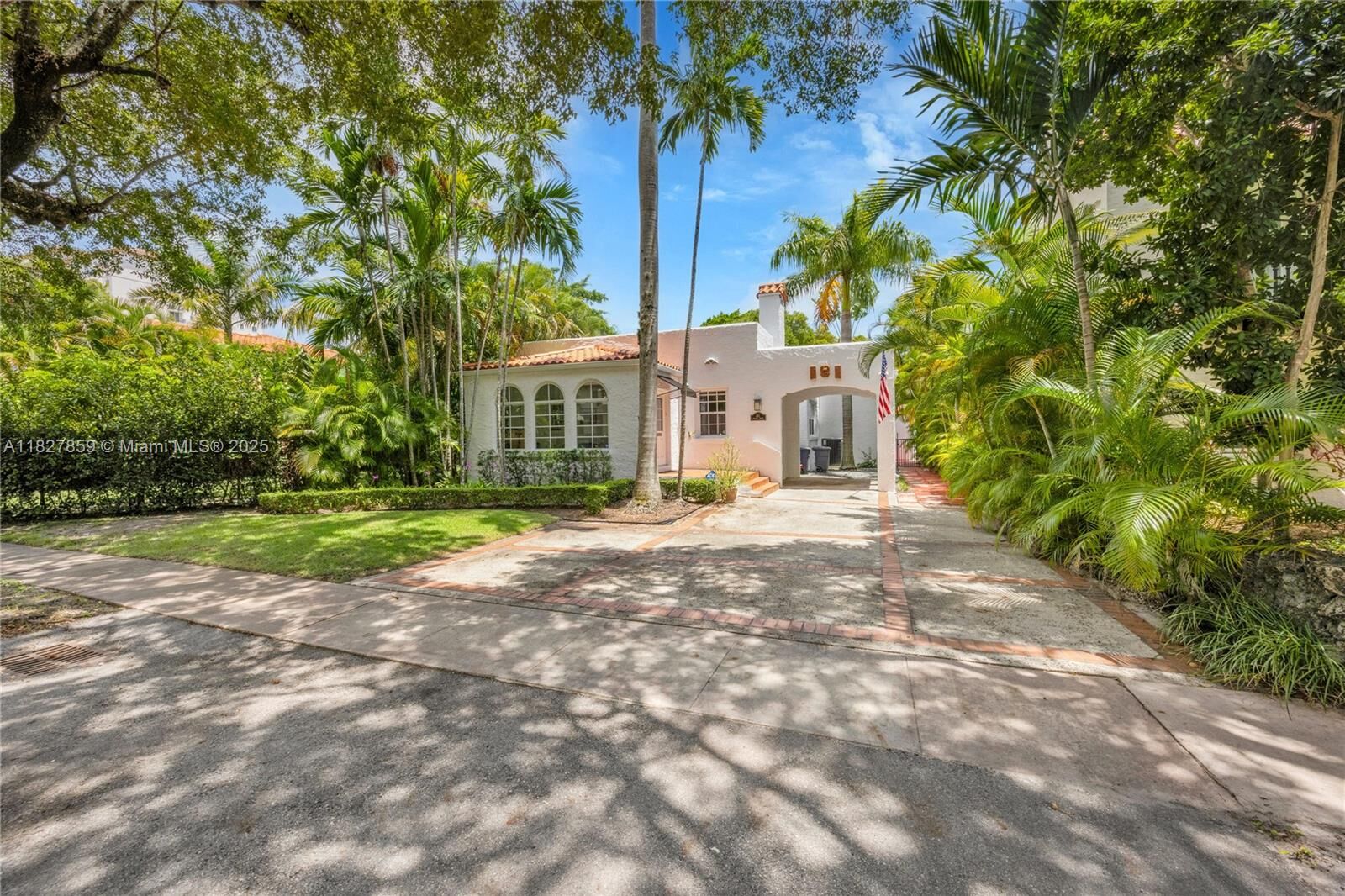 Property Photo:  410 Majorca Ave  FL 33134 