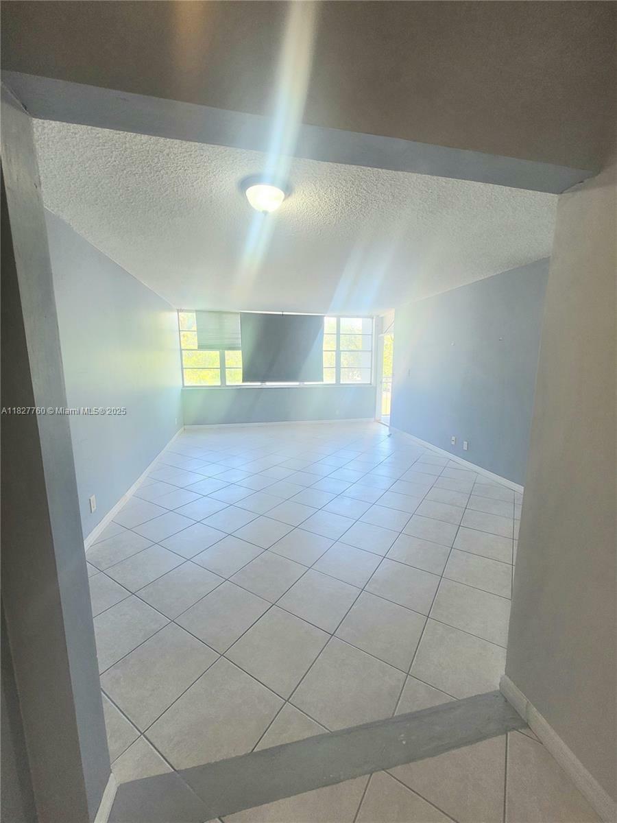 Property Photo: 2025 NE 164th St 202 FL 33162