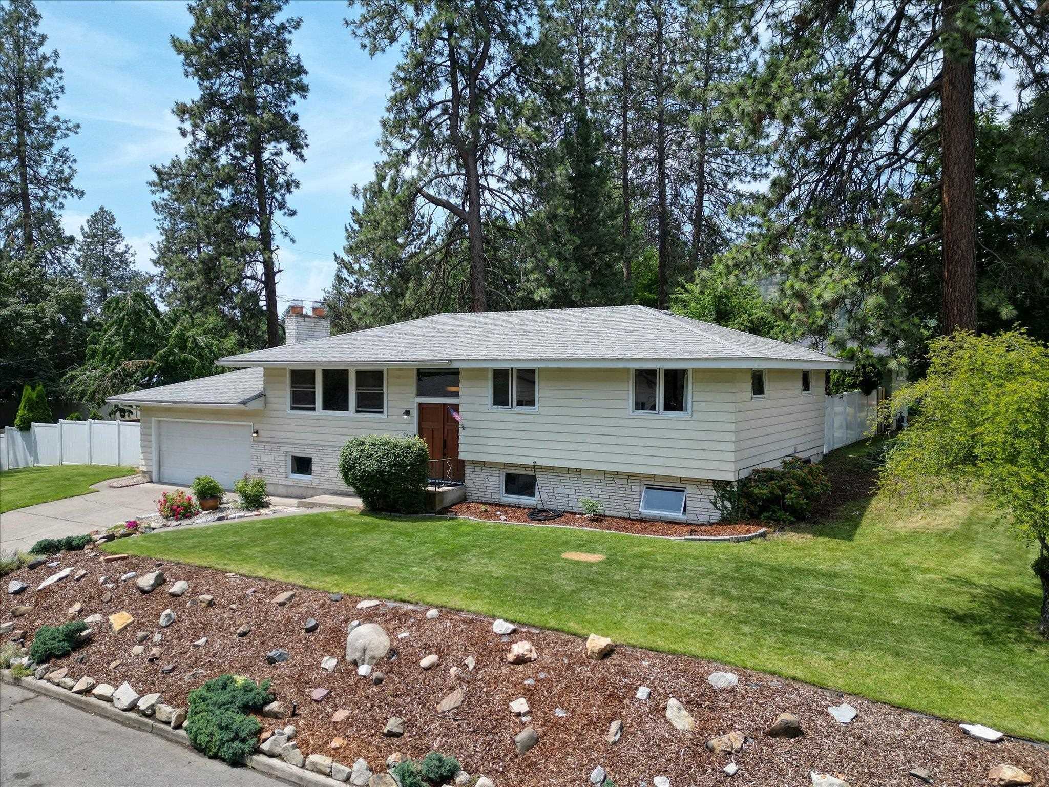 Property Photo: 9405 N Normandie Ln WA 99218