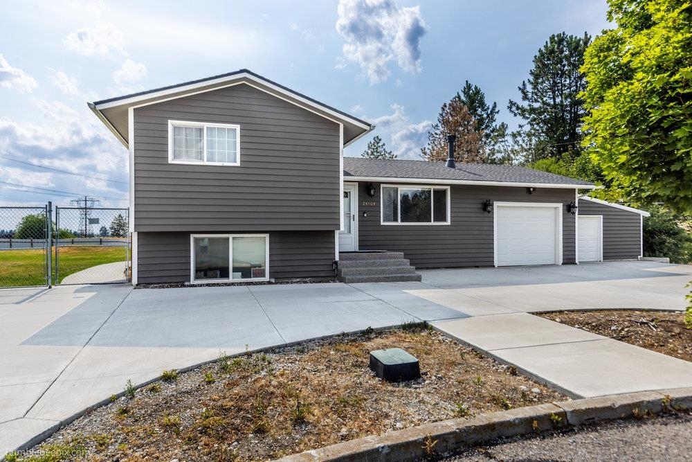 Property Photo:  24404 E Roxanne Ave  WA 99025 
