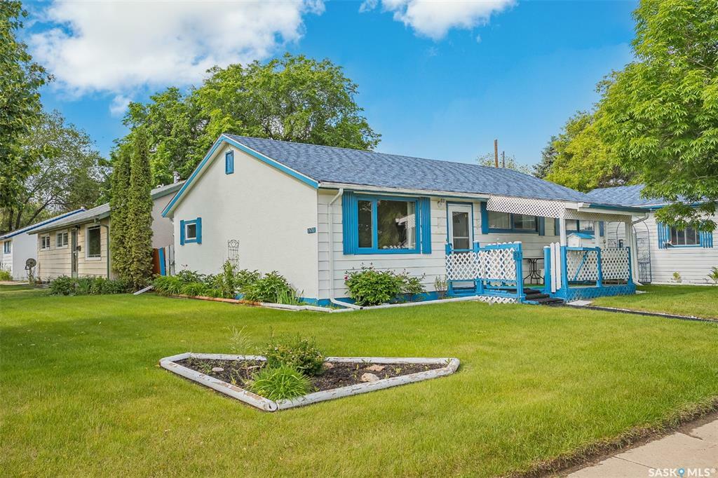 937 R Avenue N  Saskatoon SK S7L 2Z4 photo