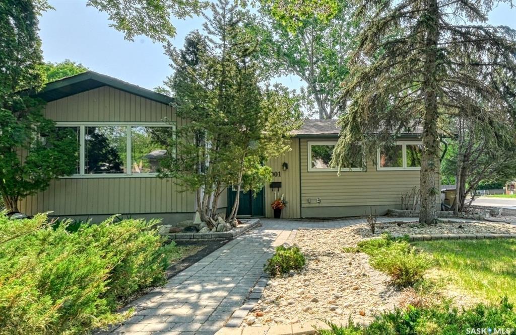 Property Photo:  901 Shannon Road  SK S4S 5K3 