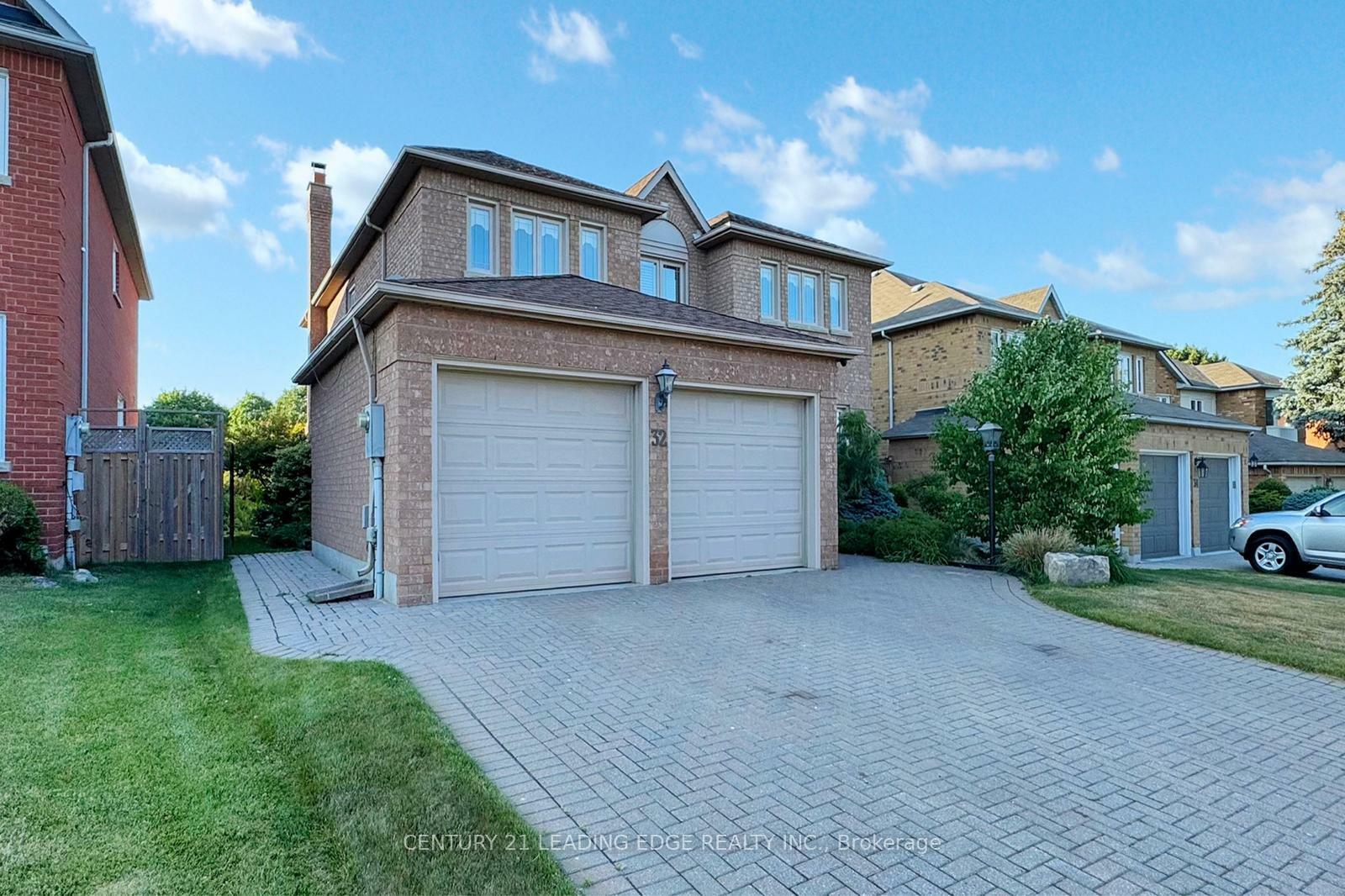 Photo de la propriété: 32 Charrington Crescent ON L3R 0R2