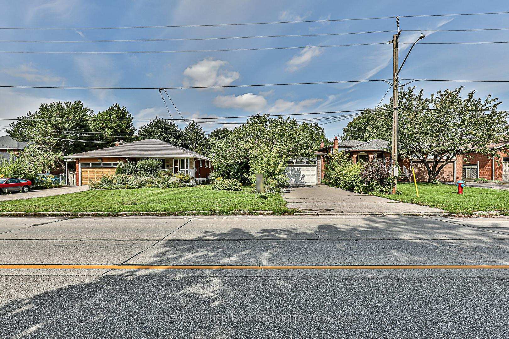 Photo de la propriété: 40 Weldrick Road W ON L4C 3T8