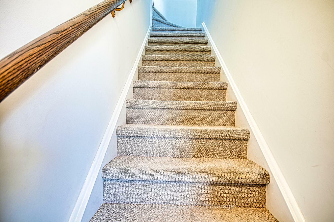 Property Photo: 680 Atwater Avenue 19 ON L5G 0B6