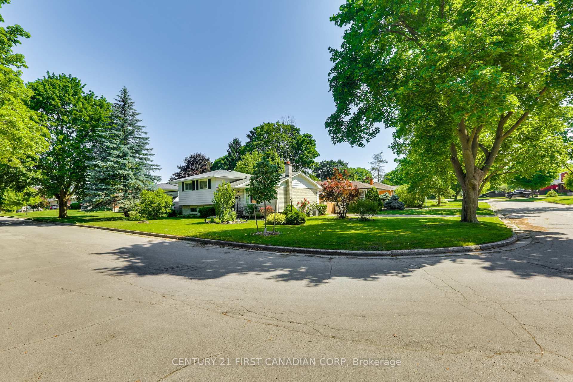 Photo de la propriété:  46 Pawnee Crescent  ON N5V 2T3 