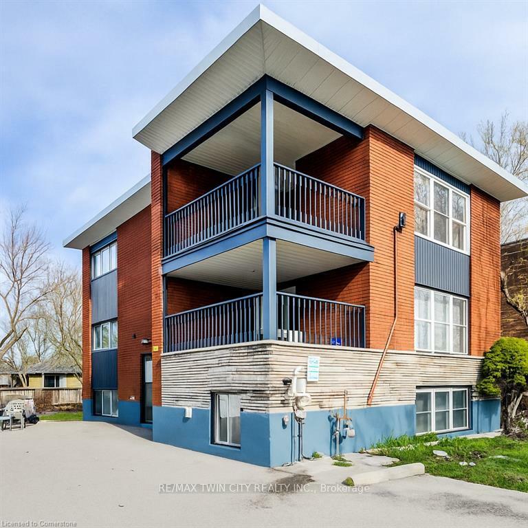 486 Highland Road E  Kitchener ON N2M 3W7 photo