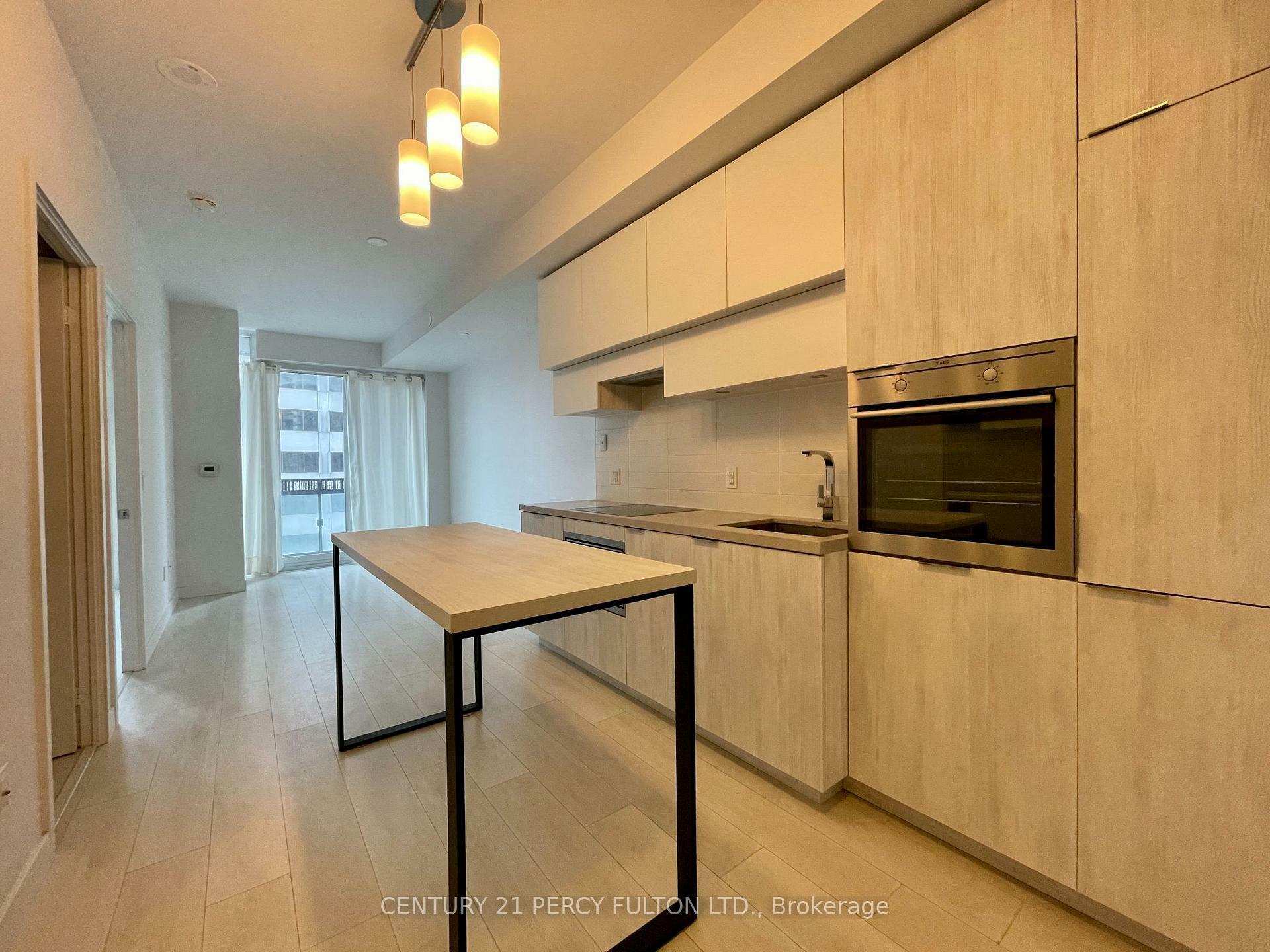 Photo de la propriété: 8 Eglinton Avenue E 1303 ON M4P 0C1