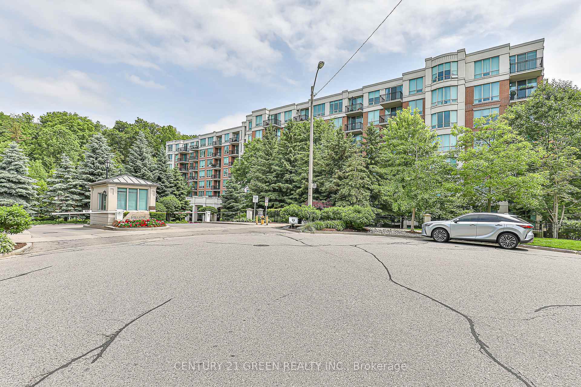 38 William Carson Crescent 207  Toronto ON M2P 2H2 photo