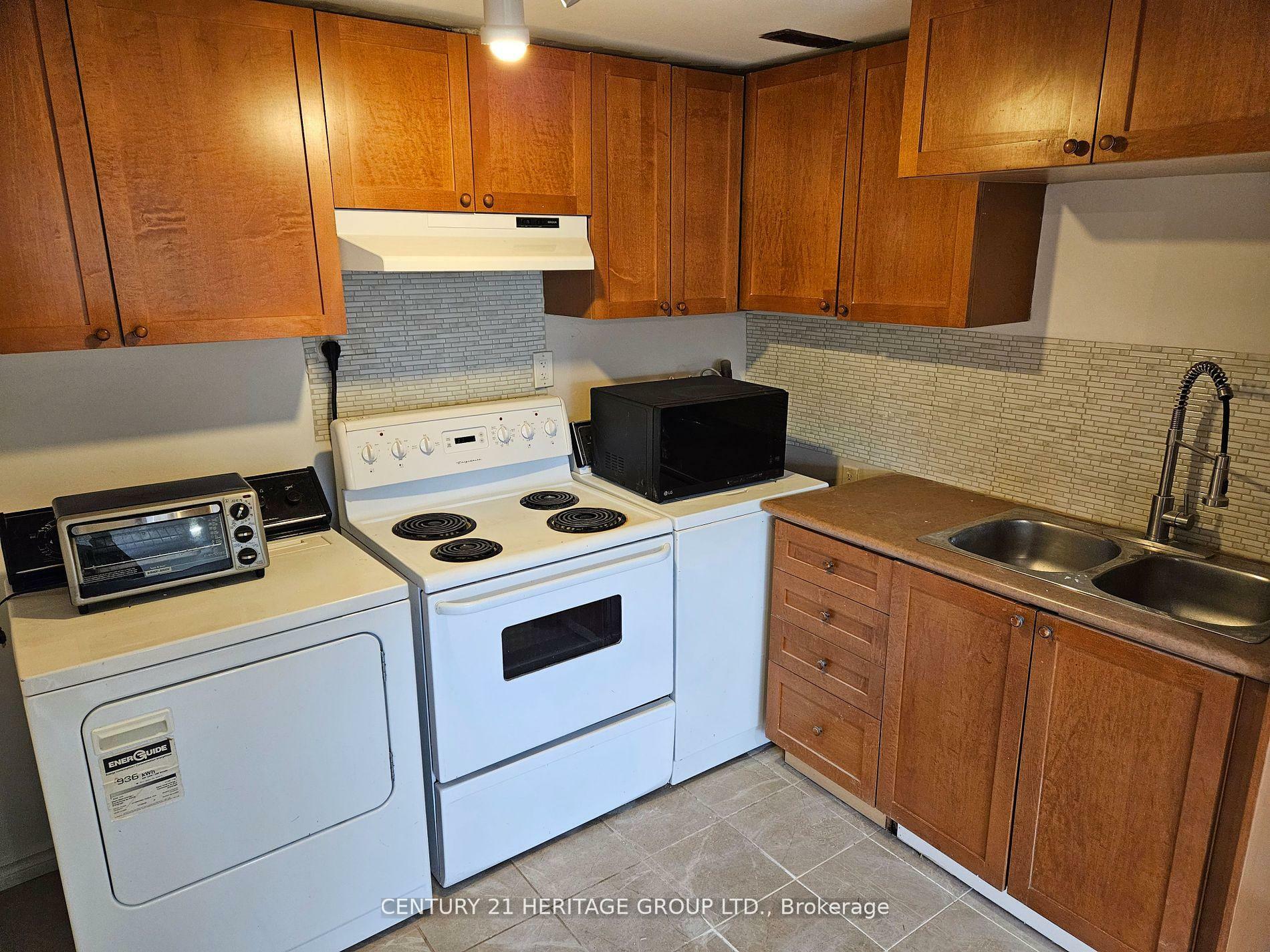 Property Photo: 6 Dingley Court Bsmt ON L1S 6B6