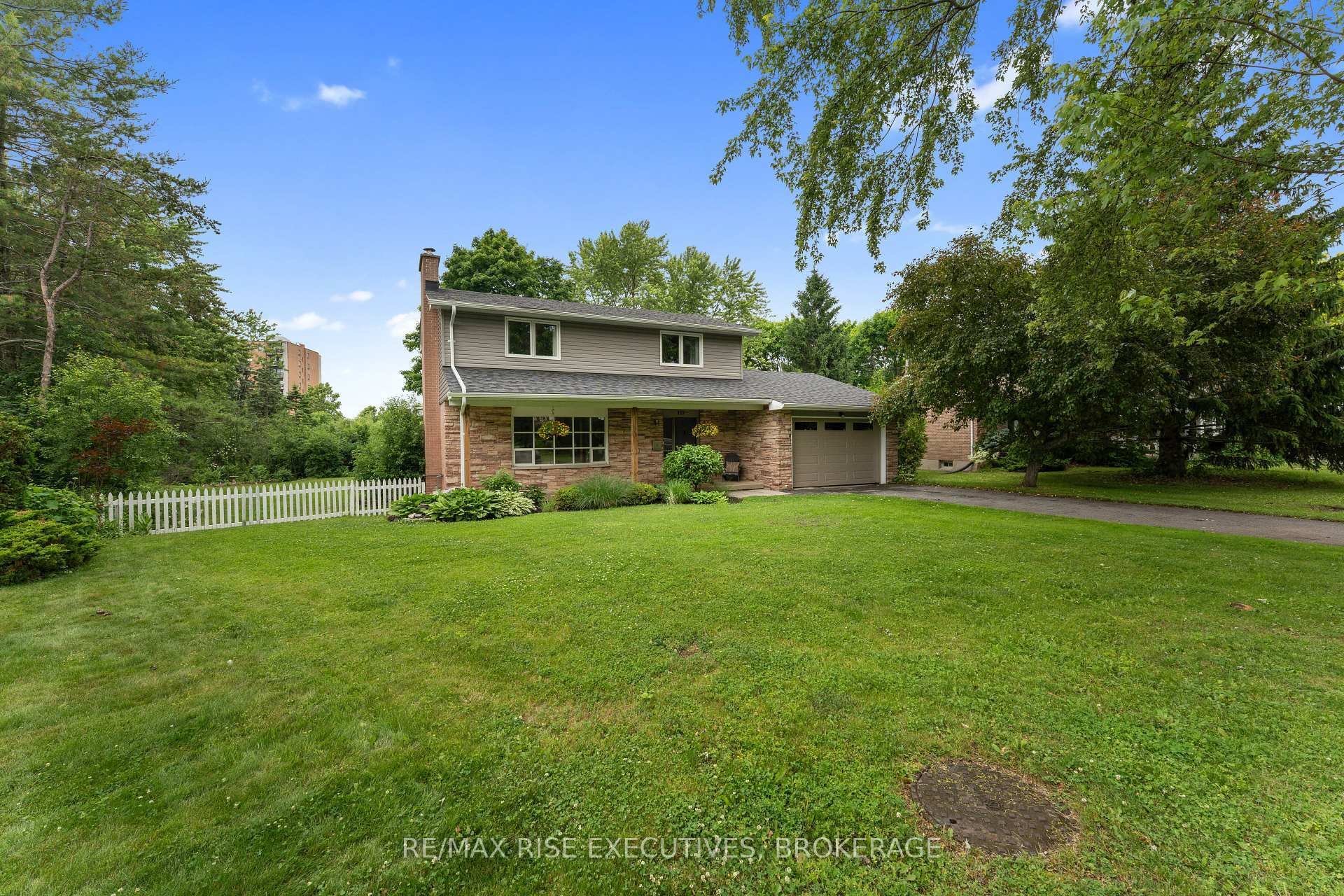 Property Photo: 115 Fairway Hill Crescent ON K7M 2B5