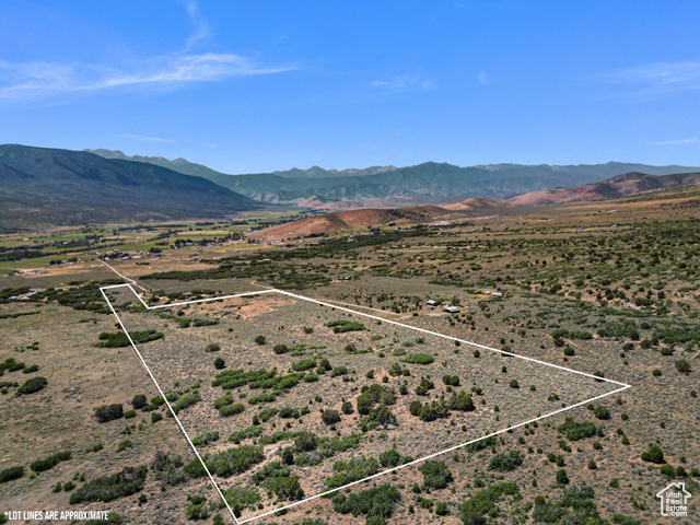 Property Photo: 2200 E Oak Hill Ln N UT 84082
