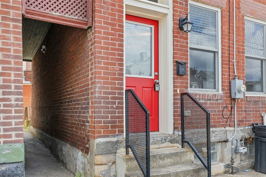 Property Photo: 181 Lodi Way PA 15201