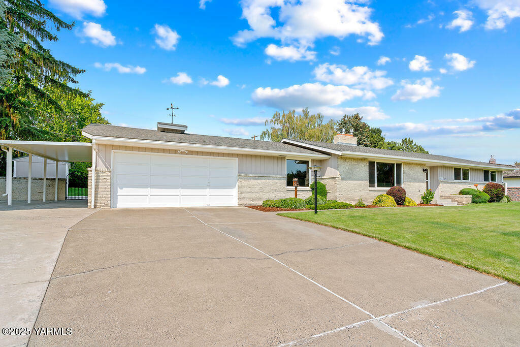 Property Photo:  3901 Richey Rd  WA 98902 