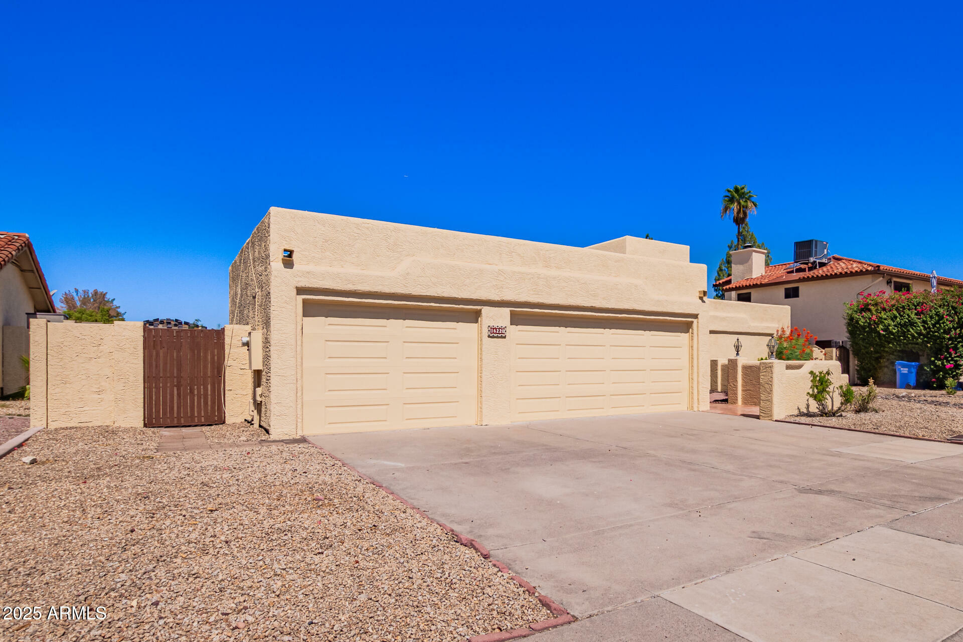 Property Photo: 16220 N 40th Lane AZ 85053