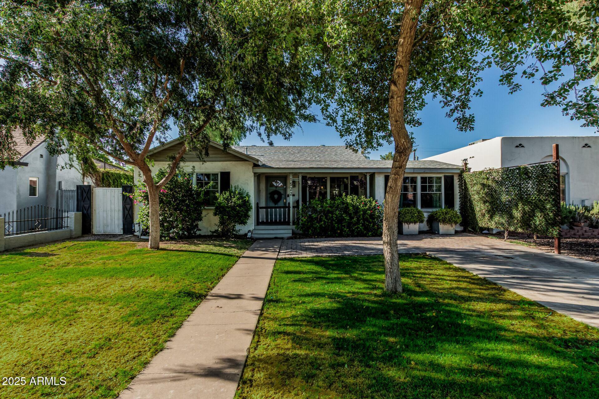 Property Photo: 1522 W Willetta Street AZ 85007