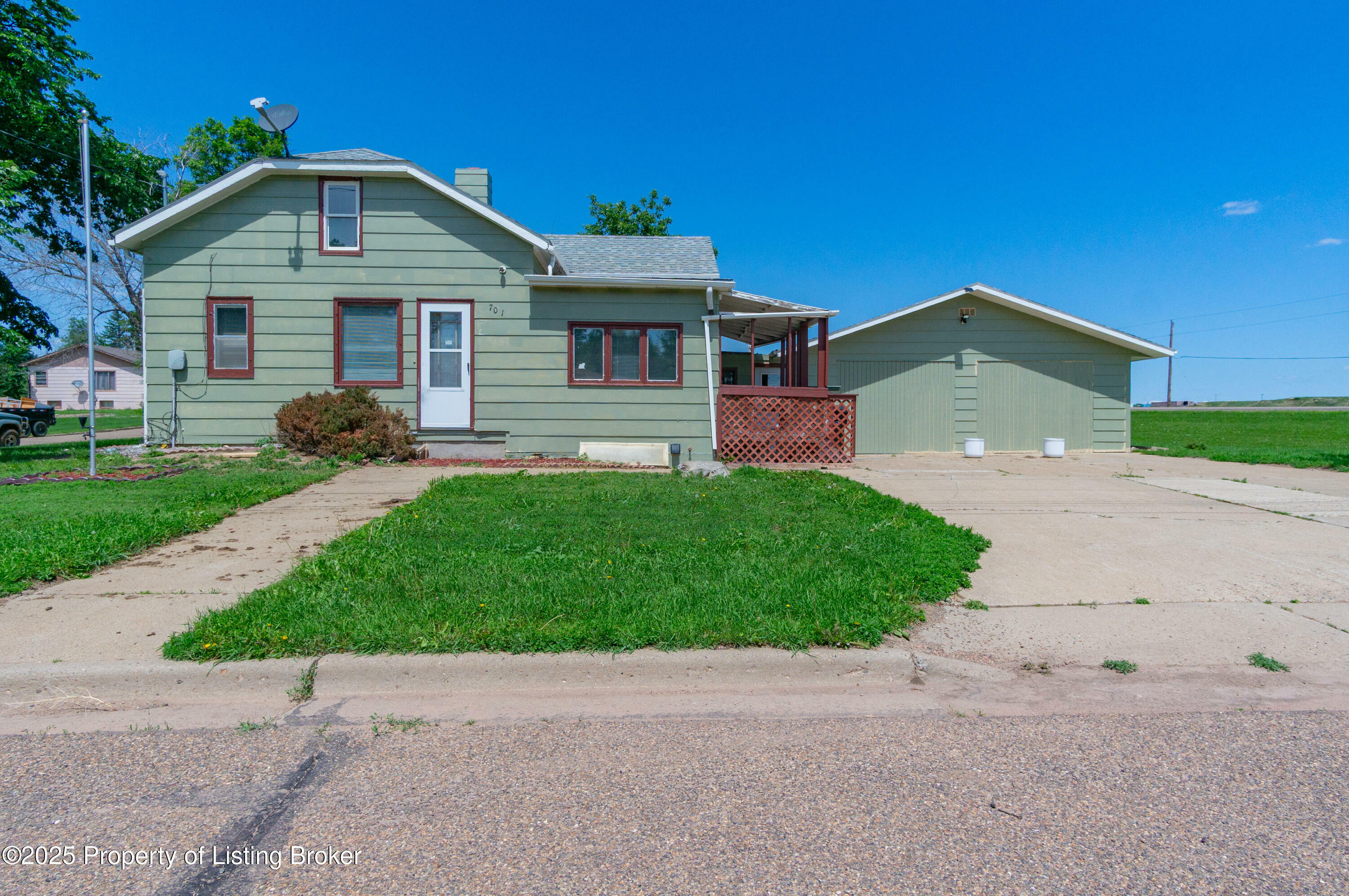 701 2nd Avenue NE  Belfield ND 58622 photo