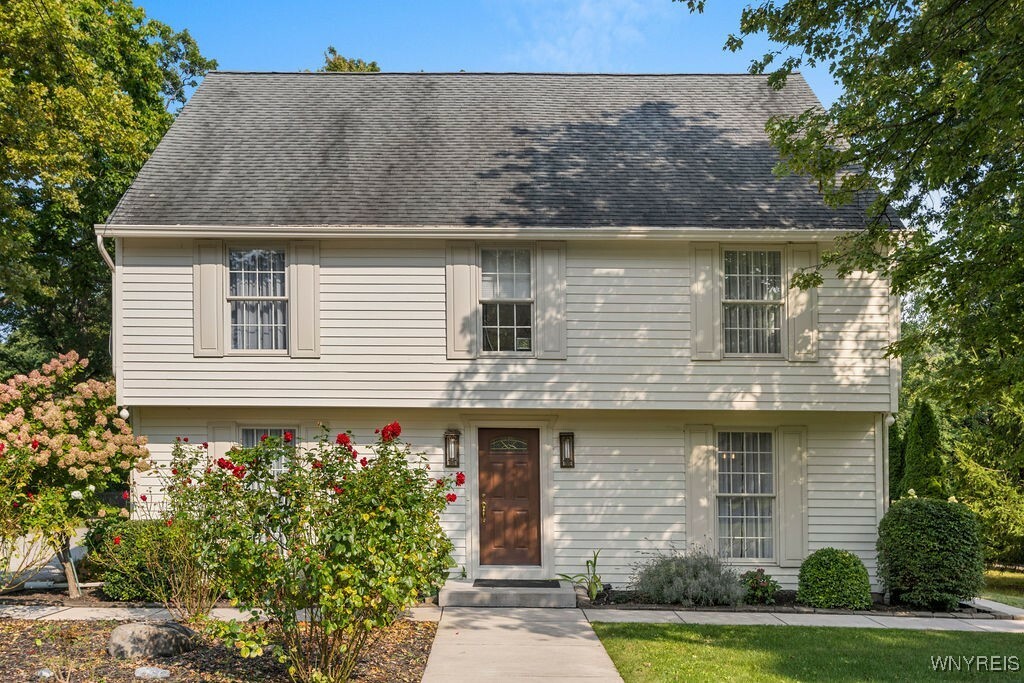 Property Photo: 5117 Woodland Drive NY 14092