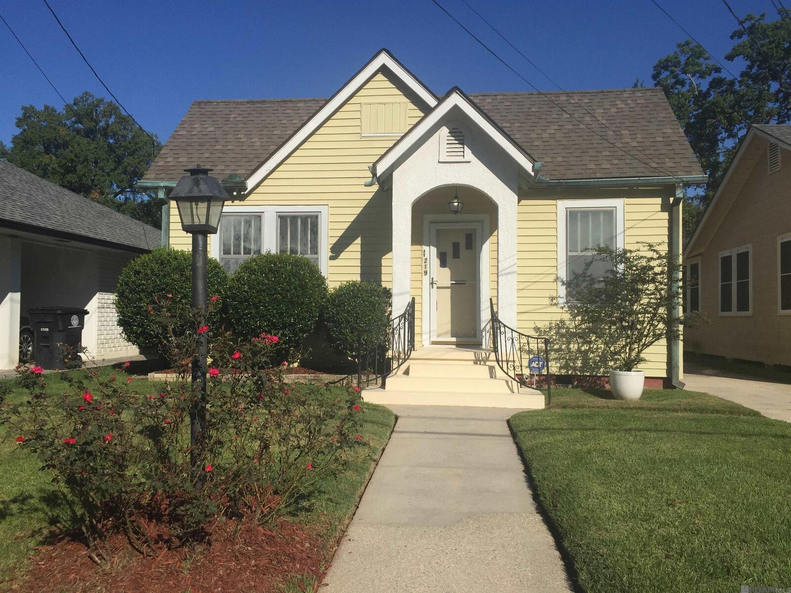 Property Photo:  219 Westmoreland Dr  LA 70806