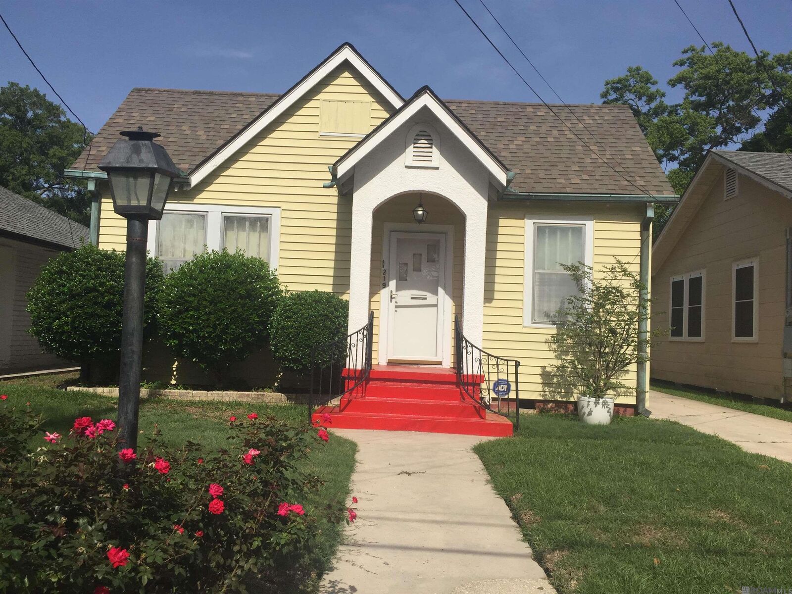 Property Photo:  219 Westmoreland Dr  LA 70806 