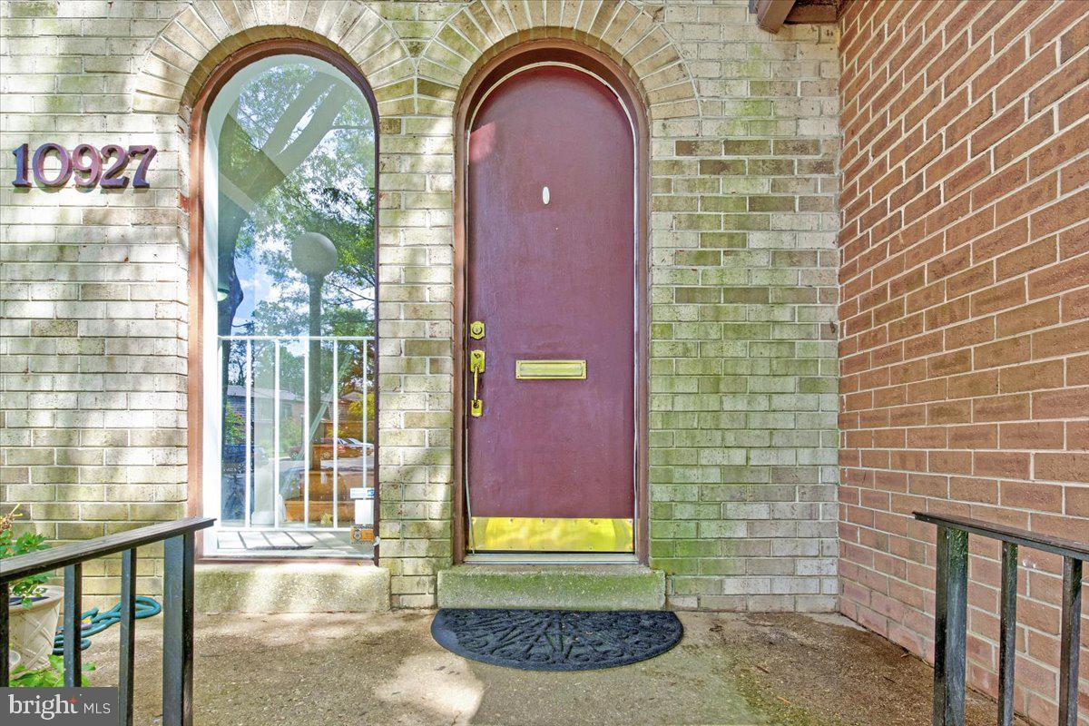 Property Photo: 10927 Deborah Drive MD 20854