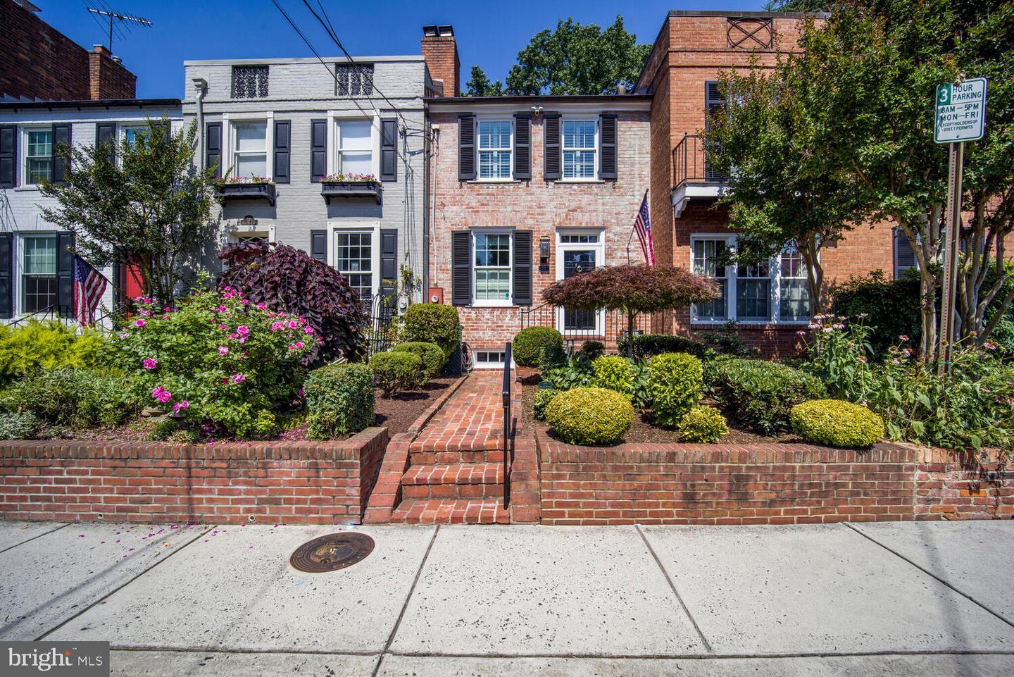 Property Photo:  717 S Royal Street  VA 22314 