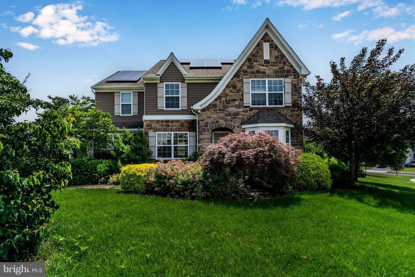 Property Photo: 318 Woodbridge Drive PA 17319